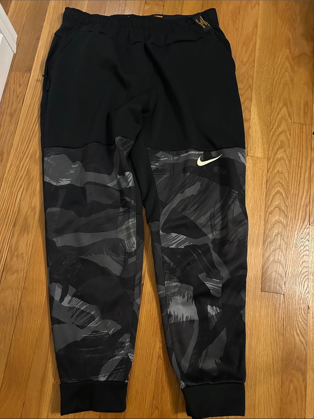 Nike Therma- FIT brushstroke Camo Mens Black Gold XXL Jogger Sweatpants